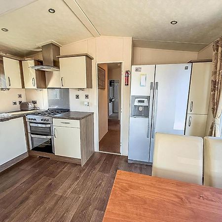 Beautiful Caravan With Decking Wifi At St Osyth Beach Holiday Park Ref 28077Dw Clacton-on-Sea Luaran gambar