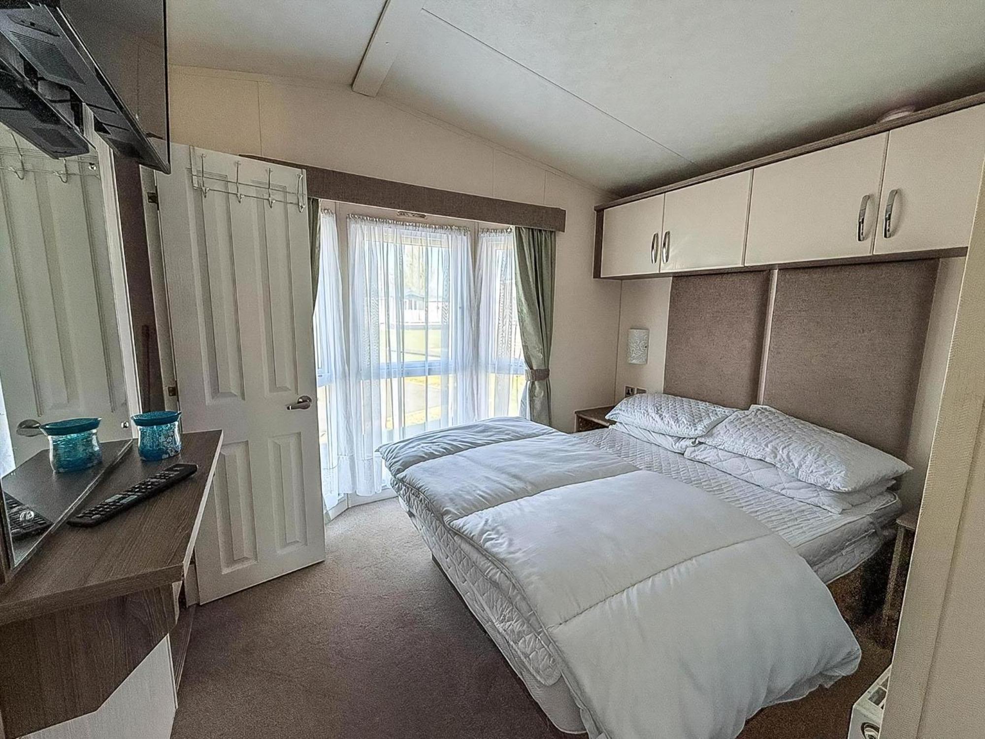 Beautiful Caravan With Decking Wifi At St Osyth Beach Holiday Park Ref 28077Dw Clacton-on-Sea Luaran gambar
